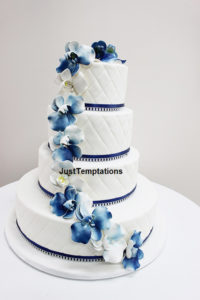 blue floral an white wedidng cake