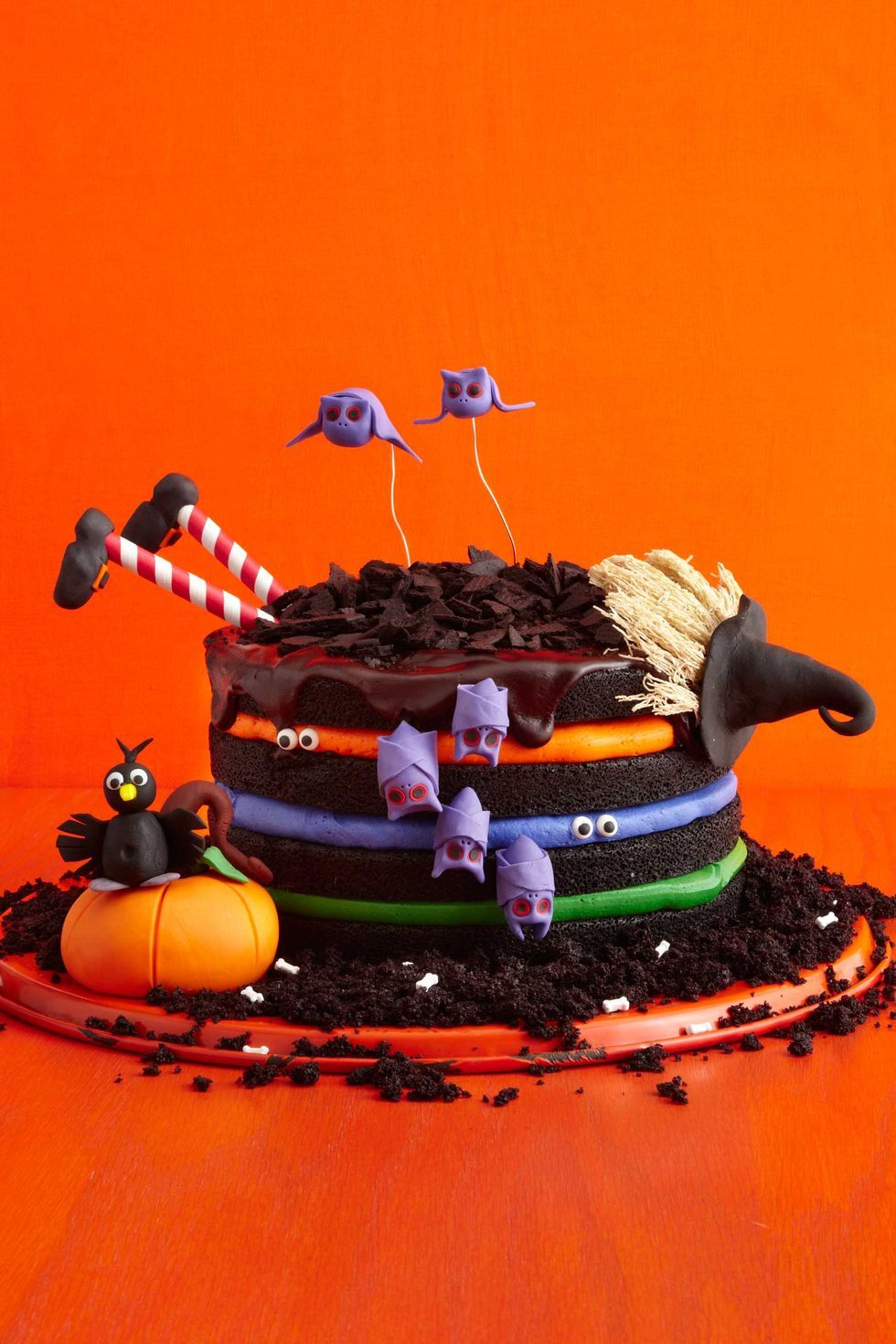 Creating a Spooktacular Halloween Cake: Tips and Tricks for a Hauntingly Delicious Dessert