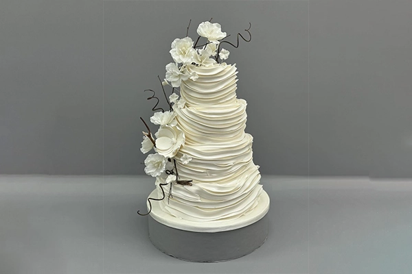 Winter Wedding Cake Magic: The Most Elegant Designs for 2025/26