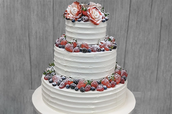 Winter Wedding Cake Magic: The Most Elegant Designs for 2025/26
