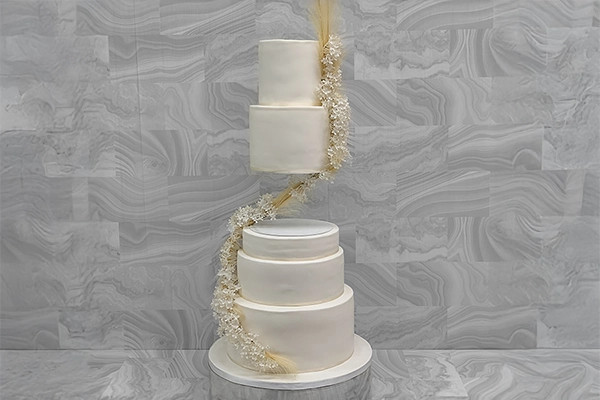 Winter Wedding Cake Magic: The Most Elegant Designs for 2025/26